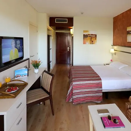 Otel Golden Port & 4*